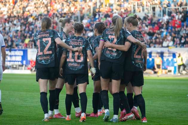 GER, Jena, Fußballl, Google Pixel Frauen Bundesliga, 21. Spieltag, FC Carl-Zeiss Jena vs. FC Bayern Muenchen im Bild v.l.: FC Bayern Torjubel 05.05.2025, Ernst-Abbe Sportfeld Jena DFL DFB REGULATIONS PROHIBIT ANY USE OF PHOTOGRAPHS AS IMAGE SEQUENCES AND OR QUASI-VIDEO, Copyright: HMBxMedia PaulxFritz