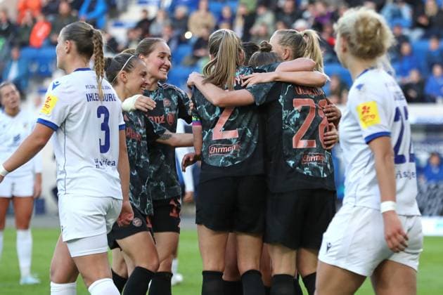 1. Bundesliga Frauen: FC Carl Zeiss Jena vs. FC Bayern München, 05.05.25 Tor-Jubel beim Team von Bayern München nach dem Treffer zum 0:1. Fußball, Google Pixel Frauen-Bundesliga, Saison 2024 2025, 21. Spieltag: FC Carl Zeiss Jena vs. FC Bayern München am 05.05.25, Ernst-Abbe-Sportfeld, ad hoc Arena, Jena. DFB REGULATIONS PROHIBIT ANY USE OF PHOTOGRAPHS AS IMAGE SEQUENCES AND OR QUASI-VIDEO. Copyright: xBEAUTIFULxSPORTS JanxKaeferx