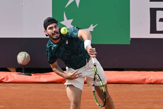 5th May 2025; Foro Italico, Rome, Italy: ATP, Tennis Herren 1000 Masters Rome, Qualifying Day 1; Zeppieri Giulio of Italy in action during the qualification match  ActionPlus12783057 AllShotLive