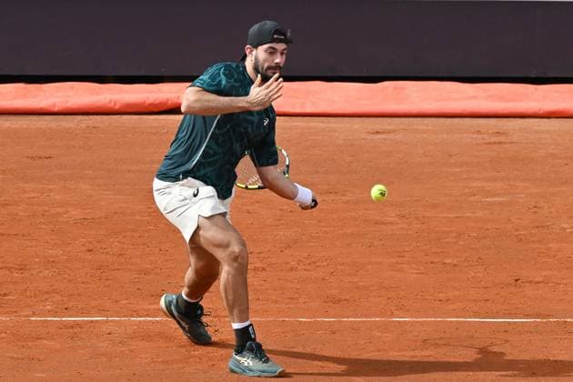 5th May 2025; Foro Italico, Rome, Italy: ATP, Tennis Herren 1000 Masters Rome, Qualifying Day 1; Zeppieri Giulio of Italy in action during the qualification match  ActionPlus12783058 AllShotLive