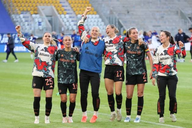 Sport Themen der Woche KW19 Sport Bilder des Tages 1. Bundesliga Frauen: FC Carl Zeiss Jena vs. FC Bayern München, 05.05.25 Nach dem Schlusspfiff feierten die Bayern-Spielerinnen vor dem Fanblock. Jubel, Freude, Emotionen. Fußball, Google Pixel Frauen-Bundesliga, Saison 2024 2025, 21. Spieltag: FC Carl Zeiss Jena vs. FC Bayern München am 05.05.25, Ernst-Abbe-Sportfeld, ad hoc Arena, Jena. DFB REGULATIONS PROHIBIT ANY USE OF PHOTOGRAPHS AS IMAGE SEQUENCES AND OR QUASI-VIDEO. *** 1 Bundesliga Women FC Carl Zeiss Jena vs FC Bayern Munich, 05 05 25 After the final whistle, the Bayern players celebrated in front of the fan block Cheers, joy, emotions Football, Google Pixel Womens Bundesliga, Season 2024 2025, 21 Matchday FC Carl Zeiss Jena vs FC Bayern Munich on 05 05 25, Ernst Abbe Sportfeld, ad hoc Arena, Jena DFB REGULATIONS PROHIBIT ANY USE OF PHOTOGRAPHS AS IMAGE SEQUENCES AND OR QUASI VIDEO Copyright: xBEAUTIFULxSPORTS JanxKaeferx