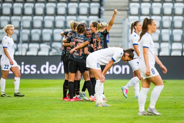 Sport Bilder des Tages 05.05.2025, xomx, Fussball Google Pixel Frauen-Bundesliga, Carl Zeiss Jena - FC Bayern Muenchen v.l. jubelt, Torjubel, Tor, Goal, Jubel, Freude, freuen zum 0:1 durch Michelle Ulbrich (FC Bayern München) (DFL DFB REGULATIONS PROHIBIT ANY USE OF PHOTOGRAPHS as IMAGE SEQUENCES and or QUASI-VIDEO) Jena