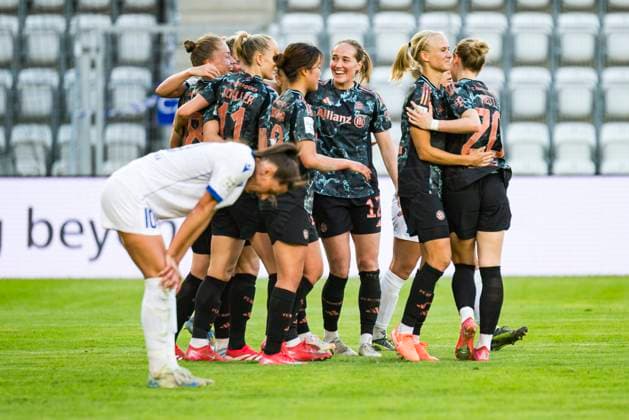 05.05.2025, xomx, Fussball Google Pixel Frauen-Bundesliga, Carl Zeiss Jena - FC Bayern Muenchen v.l. jubelt, Torjubel, Tor, Goal, Jubel, Freude, freuen zum 0:1 durch Michelle Ulbrich (FC Bayern München) (DFL DFB REGULATIONS PROHIBIT ANY USE OF PHOTOGRAPHS as IMAGE SEQUENCES and or QUASI-VIDEO) Jena