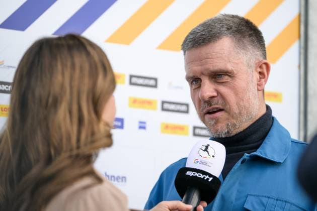 Fußball, Google Pixel Frauen Bundesliga, 20250505, FC Carl Zeiss Jena - FC Bayern München. Im Bild Trainer Bayern Alexander STRAUS TV Interview. Jena Ernst-Abbe-Sportfeld Thüringen Deutschland Copyright: Passion2Press MarkusxFischerx