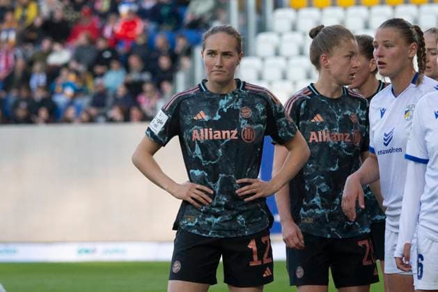 GER, Jena, Fußballl, Google Pixel Frauen Bundesliga, 21. Spieltag, FC Carl-Zeiss Jena vs. FC Bayern Muenchen im Bild v.l.: Sydney Lohmann (FC Bayern 12), einzeln 05.05.2025, Ernst-Abbe Sportfeld Jena DFL DFB REGULATIONS PROHIBIT ANY USE OF PHOTOGRAPHS AS IMAGE SEQUENCES AND OR QUASI-VIDEO, Copyright: HMBxMedia PaulxFritz