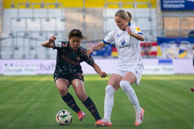 GER, Jena, Fußballl, Google Pixel Frauen Bundesliga, 21. Spieltag, FC Carl-Zeiss Jena vs. FC Bayern Muenchen im Bild v.l.: Momoko Tanikawa (FC Bayern 18), Zweikampf 05.05.2025, Ernst-Abbe Sportfeld Jena DFL DFB REGULATIONS PROHIBIT ANY USE OF PHOTOGRAPHS AS IMAGE SEQUENCES AND OR QUASI-VIDEO, Copyright: HMBxMedia PaulxFritz