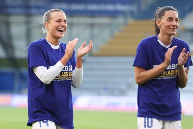 1. Bundesliga Frauen: FC Carl Zeiss Jena vs. FC Bayern München, 05.05.25 Anja Heuschkel (14, FC Carl Zeiss Jena) applaudiert lachend. Fußball, Google Pixel Frauen-Bundesliga, Saison 2024 2025, 21. Spieltag: FC Carl Zeiss Jena vs. FC Bayern München am 05.05.25, Ernst-Abbe-Sportfeld, ad hoc Arena, Jena. DFB REGULATIONS PROHIBIT ANY USE OF PHOTOGRAPHS AS IMAGE SEQUENCES AND OR QUASI-VIDEO. Copyright: xBEAUTIFULxSPORTS JanxKaeferx