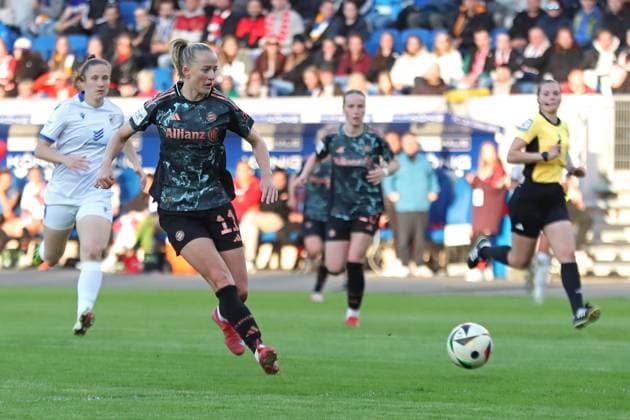 1. Bundesliga Frauen: FC Carl Zeiss Jena vs. FC Bayern München, 05.05.25 Lea Schüller (11, Bayern München). Fußball, Google Pixel Frauen-Bundesliga, Saison 2024 2025, 21. Spieltag: FC Carl Zeiss Jena vs. FC Bayern München am 05.05.25, Ernst-Abbe-Sportfeld, ad hoc Arena, Jena. DFB REGULATIONS PROHIBIT ANY USE OF PHOTOGRAPHS AS IMAGE SEQUENCES AND OR QUASI-VIDEO. Copyright: xBEAUTIFULxSPORTS JanxKaeferx