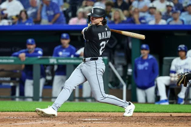 May 5, 2025: Chicago White Sox outfielder Brooks Baldwin (27) watches his single during the seventh inning against the Kansas City Royals at Kauffman Stadium in Kansas City, MO. CSM Kansas City United States of America - ZUMAc04_ 20250505_zma_c04_030 Copyright: xDavidxSmithx