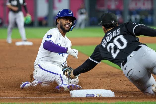 MLB, Baseball Herren, USA 2025: White Sox Vs Royals MAY 05 May 5, 2025: Kansas City Royals third baseman Maikel Garcia (11) slides into third base safe beating the tag from Chicago White Sox third baseman Miguel Vargas (20) during the sixth inning at Kauffman Stadium in Kansas City, MO. David Smith CSM (Credit Image: Â David Smith Cal Media) Kansas City Mo United States of America EDITORIAL USE ONLY Copyright: xx ZUMA-20250505_zma_c04_036.jpg DavidxSmithx csmphotothree381235