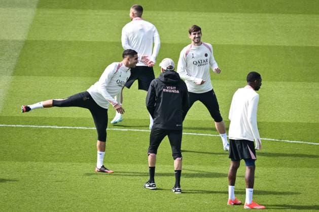 PSG Training before facing Arsenal - FA Paris Saint-Germain’s defender Achraf Hakimi warms up during a training session at the PSG Campus on May 6, 2025, before the UEFA Champions League football match between Paris Saint-Germain and Arsenal FC at the Parc des Princes Stadium in Paris on May 7, 2025. Photo by Firas Abdullah ABACAPRESS.COM Paris Ile-de-France France  Copyright: xAbdullahxFiras ABACAx
