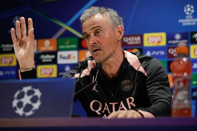 Paris, Parc des Princes 6.05.2025 UEFA Pressekonferenz vor dem Champions League 2024 25 Halbfinale Rückspiel Paris Saint Germain - Arsenal FC v.l., Coach, Trainer Luis Enrique (Paris Saint-Germain) gestikuliert, mit den Armen gestikulieren Copyright: AntonioxBorga