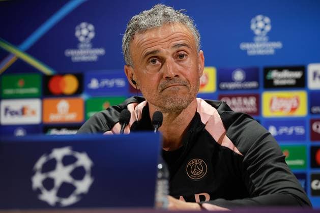 Paris, Parc des Princes 6.05.2025 UEFA Pressekonferenz vor dem Champions League 2024 25 Halbfinale Rückspiel Paris Saint Germain - Arsenal FC v.l., Coach, Trainer Luis Enrique (Paris Saint-Germain) gestikuliert, mit den Armen gestikulieren, nachdenklich Copyright: AntonioxBorga