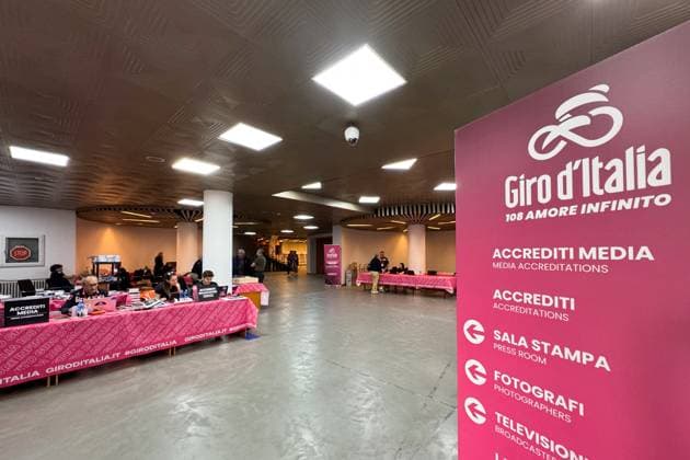 The city dress code for the Giro d™Italia 2025 - Tirana - Tuesday, May 6, 2025. - cycling .  Copyright: xMassimoxPaolone LaPressex