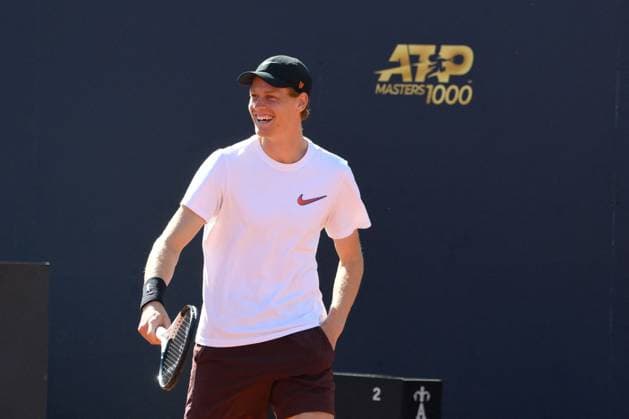 TENNIS - Internazionali di Tennis - Internazionali BNL d Italia Jannik Sinner during training after the disqualification of the ATP, Tennis Herren Master 1000 Internazionali BNL d Italia tournament at Foro Italico on May 6, 2025. ( Photo by Fabrizio Corradetti LiveMedia ) Rome Italy  Copyright: xIPAxSport ABACAx