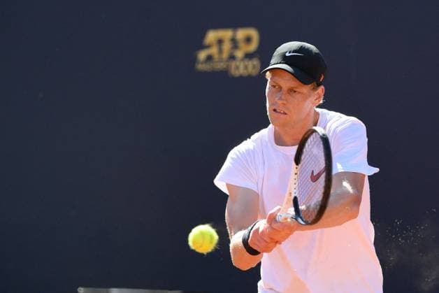 TENNIS - Internazionali di Tennis - Internazionali BNL d Italia Jannik Sinner during training after the disqualification of the ATP, Tennis Herren Master 1000 Internazionali BNL d Italia tournament at Foro Italico on May 6, 2025. ( Photo by Fabrizio Corradetti LiveMedia ) Rome Italy  Copyright: xIPAxSport ABACAx