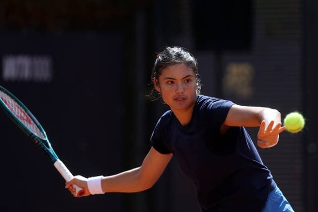 Tennis: Emma Raducanu, ATP, Tennis Herren and WTA, Tennis Damen Master 1000 training session at the Foro Italico in Rome Rome, Italy 05 06 2025: Emma Raducanu ranking 49 during the training session at the Internazionali BNL d™ Italia 2025 ATP and WTA Master 1000 circuit of Rome at the Foro Italico. Rome foro italico italy italy Copyright: xmarcoxiacobucci