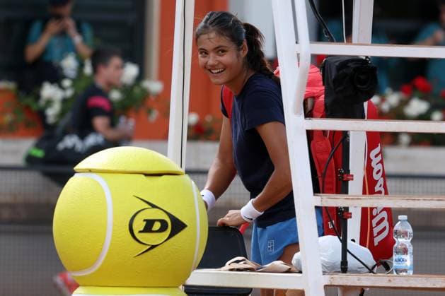 Tennis: Emma Raducanu, ATP, Tennis Herren and WTA, Tennis Damen Master 1000 training session at the Foro Italico in Rome Rome, Italy 05 06 2025: Emma Raducanu ranking 49 during the training session at the Internazionali BNL d™ Italia 2025 ATP and WTA Master 1000 circuit of Rome at the Foro Italico. Rome foro italico italy italy Copyright: xmarcoxiacobucci