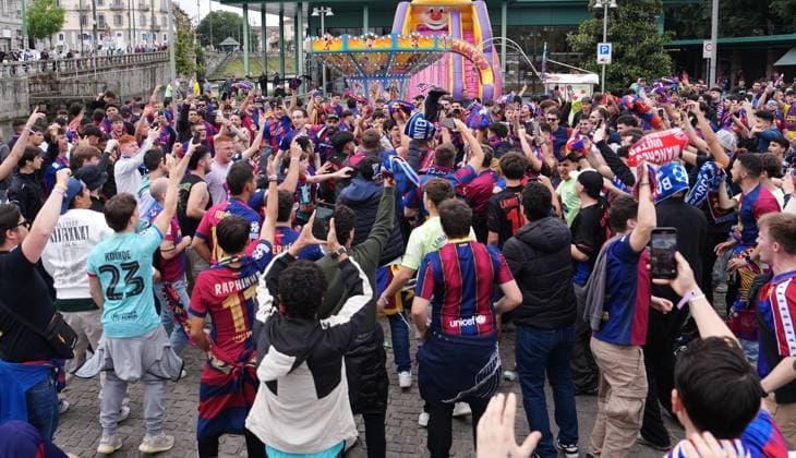 Milan, Barcelona Futbol Club fans before the Champions League match with Internazionale are in Piazza 24 Maggio  Copyright: xDuilioxPiaggesix xipa-agency.netx xDuilioxPiaggesix 0816722474st