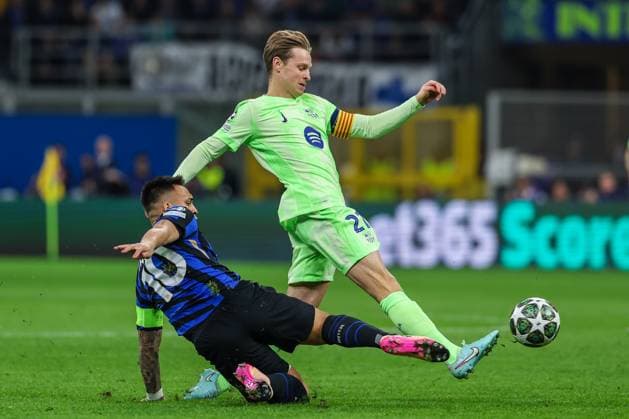 FC Internazionale vs FC Barcelona, Barca - UEFA Champions League 2024 25 Semi Final - 2nd leg - 06 05 2025 Lautaro Martinez of FC Internazionale competes for the ball with Eric Garcia of FC Barcelona during UEFA Champions League 2024 25 Semi Final - 2nd leg football match between FC Internazionale and FC Barcelona at San Siro Stadium Copyright: xBEAUTIFULxSPORTS Carabellix