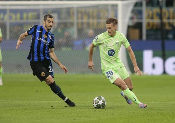 Dani Olmo of FC Barcelona, Barca and Henrikh Mkhitaryan of Inter FC during the Uefa Champions League 2024 45, semi-final second leg, football match between FC Inter and FC Barcelona on 06 Maj 2025 at San Siro Stadium, Milan, Italy. Photo Nderim Kaceli  Copyright: xNderimxKaceli IPAxSportx xipa-agency.netx xx IPA_57344785 IPA_Agency_IPA57344785