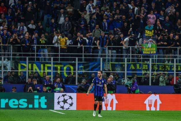 FC Internazionale vs FC Barcelona, Barca - UEFA Champions League 2024 25 Semi Final - 2nd leg - 06 05 2025 Hakan Calhanoglu of FC Internazionale celebrates after scoring a goal during UEFA Champions League 2024 25 Semi Final - 2nd leg football match between FC Internazionale and FC Barcelona at San Siro Stadium Copyright: xBEAUTIFULxSPORTS Carabellix
