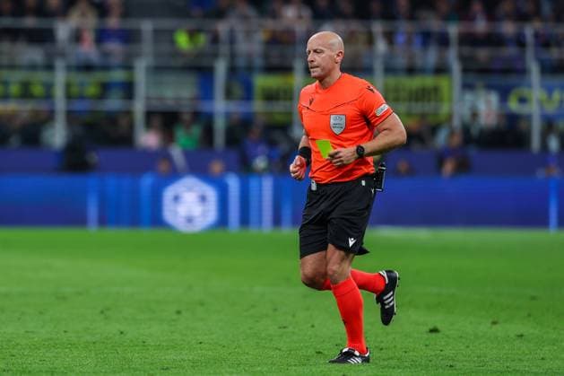 FC Internazionale vs FC Barcelona, Barca - UEFA Champions League 2024 25 Semi Final - 2nd leg - 06 05 2025 Referee Szymon Marciniak seen in action during UEFA Champions League 2024 25 Semi Final - 2nd leg football match between FC Internazionale and FC Barcelona at San Siro Stadium Copyright: xBEAUTIFULxSPORTS Carabellix