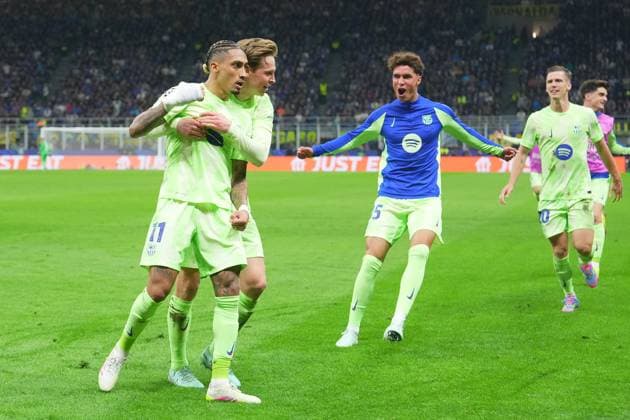 Barcelona s Raphinha celebrates after scoring goal 2 -3 during the Uefa Champions League soccer match between Inter and Barcelona at San Siro Stadium in Milan , North Italy - Tuesday May 06, 2025 . - Soccer  Copyright: xSpada LaPressex