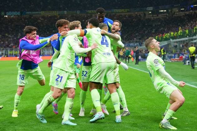 Barcelona s Raphinha celebrates after scoring goal 2 -3 during the Uefa Champions League soccer match between Inter and Barcelona at San Siro Stadium in Milan , North Italy - Tuesday May 06, 2025 . - Soccer  Copyright: xSpada LaPressex