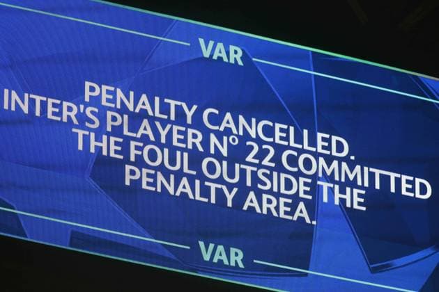 CALCIO - UEFA Champions League - Inter - FC Internazionale vs FC Barcelona, Barca VAR explanation during the Uefa Champions League 2024 45, semi-final second leg, football match between FC Inter and FC Barcelona on 06 Maj 2025 at San Siro Stadium, Milan, Italy. Photo Nderim Kaceli Milan Italy  Copyright: xIPAxSport ABACAx