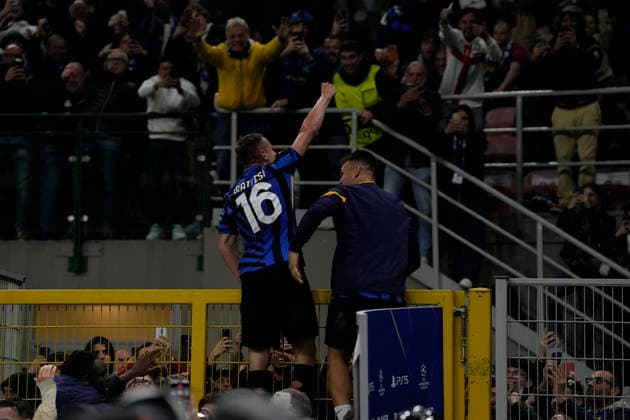 FC Internazionale Milano v FC Barcelona, Barca - UEFA Champions League 2024 25 Semi Final Second Leg Davide Frattesi central midfield of Internazionale and Italy celebrates after scoring his sides first goal during the UEFA Champions League 2024 25 Semi Final Second Leg match between FC Internazionale Milano and FC Barcelona at Giuseppe Meazza Stadium on May 6, 2025 in Milan, Italy. Milan Italy  Copyright: xJosexBretonx originalFilename:bretonhernandez-fcintern250506_npicK.jpg