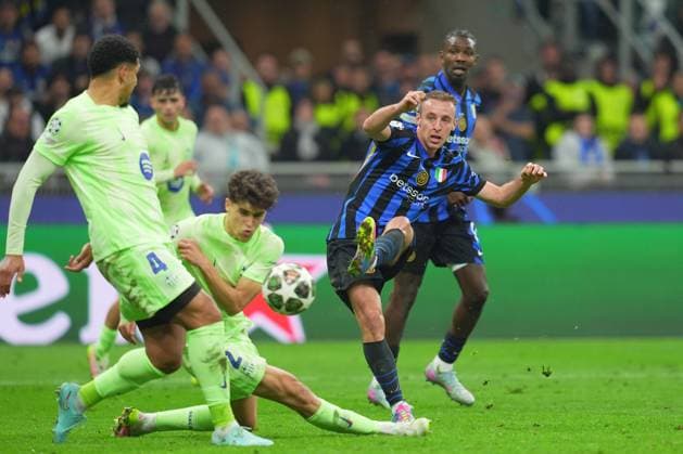 Inter Milan s Davide Frattesi scores goal 4 -3 during the Uefa Champions League soccer match between Inter and Barcelona at San Siro Stadium in Milan , North Italy - Tuesday May 06, 2025 . - Soccer  Copyright: xSpada LaPressex