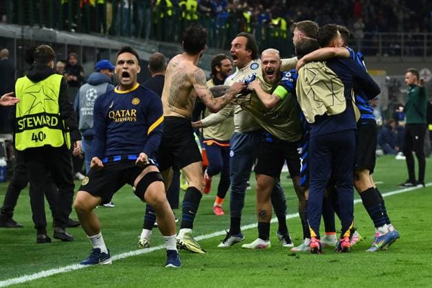 Francesco Acerbi of F.C. Inter celebrates after scoring the goal of 3-3 during the UEFA Champions League 2024 25 Semi Final Second Leg match between FC Internazionale Milano and FC Barcelona, Barca at San Siro Stadium on May 6, 2025 in Milan, Italy  Copyright: xDomenicoxCippitelli IPAxSportx xipa-agency.netx xx IPA_57349407 IPA_Agency_IPA57349407