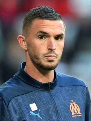 LILLE - Olympique de Marseille goalkeeper Jeffrey de Lange during the French Ligue 1 match between Lille OSC and Olympique Lyonnais at the Pierre-Mauroy Stadium on May 4, 2025 in Lille, France. ANP Hollandse Hoogte Ligue 1 McDonald s 2024 25 xVIxANPxSportx xGerritxvanxKeulenxIVx 526470474 originalFilename: 526470474.jpg