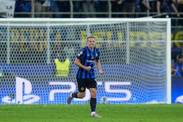 May 6, 2025, Milan, Milan, Italy: Davide Frattesi of Inter celebrates a goal during the UEFA Champions League 2024 25 Semi Final First Leg match between FC Internazionale Milano and FC Barcelona, Barca at Giuseppe Meazza Stadium on May 06, 2025 in Milan, Italy. Milan Italy - ZUMAa181 20250506_zaa_a181_277 Copyright: xDennisxAgyemanx