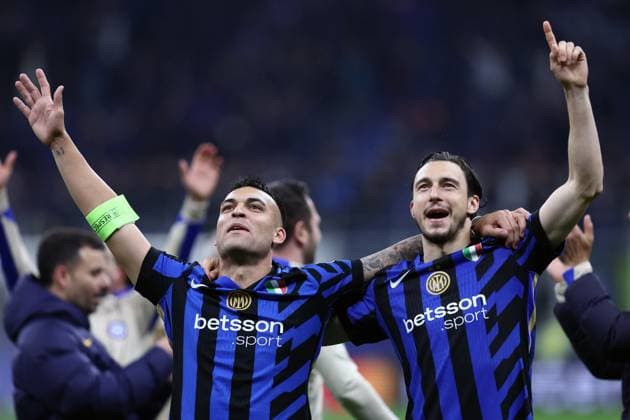 Lautaro Martinez (Fc Internazionale) und Matteo Darmian (Fc Internazionale) celebrate after winning, UEFA Champions League 2024 25 Semi Final Second Leg, FC Internazionale Milano v FC Barcelona, Barca Stadio Giuseppe Meazza (San Siro), May 6, 2025, Milan, Italy.