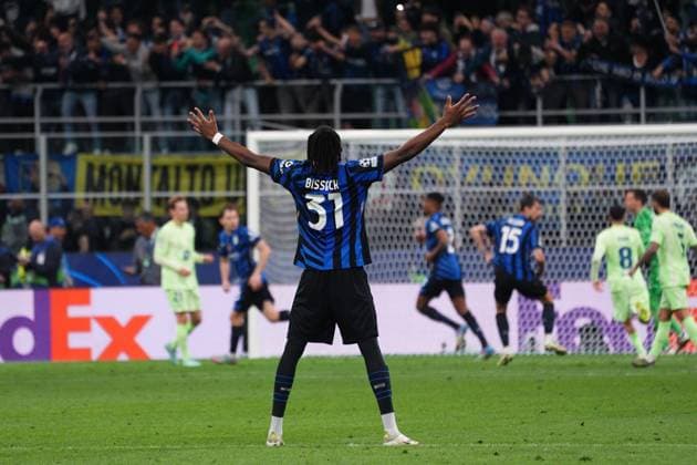 6th May 2025; Giuseppe Meazza, Milan, Italy; Champions League Semi Final, 2nd Leg Football, Inter Milan versus Barcelona FC; Bisseck celebrates as his team score for 4-3 in the 99th minute from Frattesi  ActionPlus12783290 JomaxGarcia
