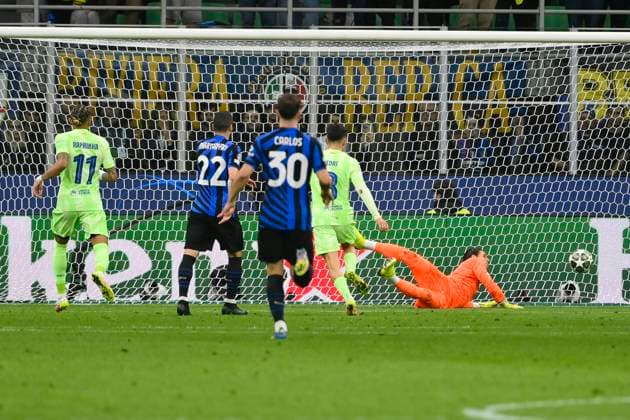 6th May 2025; Giuseppe Meazza, Milan, Italy; Champions League Semi Final, 2nd Leg Football, Inter Milan versus Barcelona FC; Yann Sommer of FC Internazionale makes a save from close in to the goal line  ActionPlus12783395 StefanoxGuidi