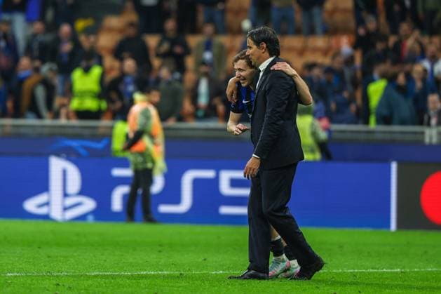 FC Internazionale vs FC Barcelona, Barca - UEFA Champions League 2024 25 Semi Final - 2nd leg - 06 05 2025 Nicolo Barella of FC Internazionale and Simone Inzaghi Head Coach of FC Internazionale celebrate the victory at the end of the match during UEFA Champions League 2024 25 Semi Final - 2nd leg football match between FC Internazionale and FC Barcelona at San Siro Stadium Copyright: xBEAUTIFULxSPORTS Carabellix