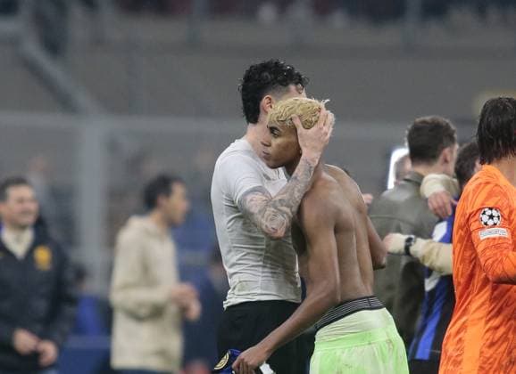 Alessandro Bastoni of Inter FC and Lamine Yamal of FC Barcelona, Barca during the Uefa Champions League 2024 45, semi-final second leg, football match between FC Inter and FC Barcelona on 06 Maj 2025 at San Siro Stadium, Milan, Italy. Photo Nderim Kaceli  Copyright: xNderimxKaceli IPAxSportx xipa-agency.netx xx IPA_57352046 IPA_Agency_IPA57352046