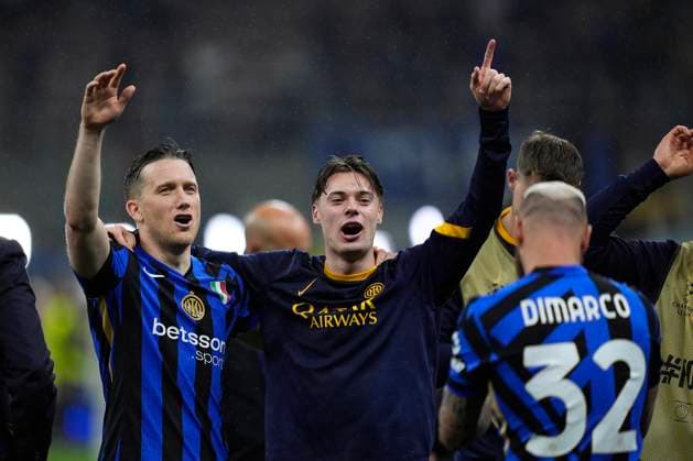 May 7, 2025, Milan, Milan, Italy: Piotr Zielinski and Nicola Zalewski of Inter celebrates the victory during the UEFA Champions League 2024 25 Semi Final First Leg match between FC Internazionale Milano and FC Barcelona, Barca at Giuseppe Meazza Stadium on May 06, 2025 in Milan, Italy. Milan Italy - ZUMAa181 20250507_zaa_a181_043 Copyright: xDennisxAgyemanx