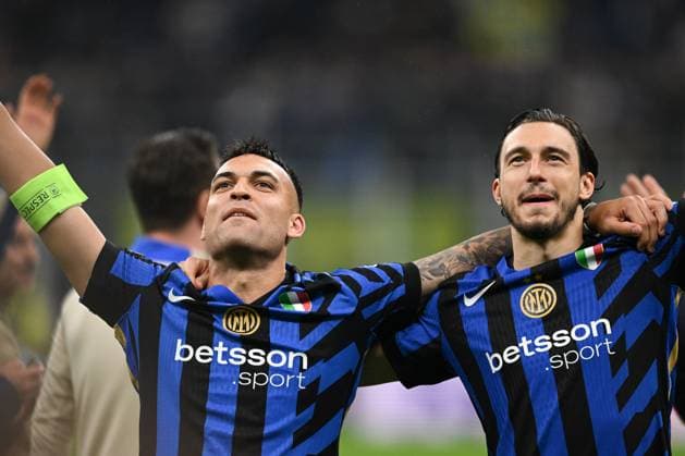 FC Internazionale Milano v FC Barcelona, Barca - UEFA Champions League 2024 25 Semi Final Second Leg Lautaro Martinez of FC Inter and Matteo Darmian of FC Inter celebrate after a victory during the UEFA Champions League Semi-finals second leg match between FC Internazionale and FC Barcelona at Giuseppe Meazza San Siro Stadium in Milan, Italy, on May 6, 2025. Milano Italy  Copyright: xTizianoxBallabiox originalFilename:ballabio-interfci250506_npEXl.jpg