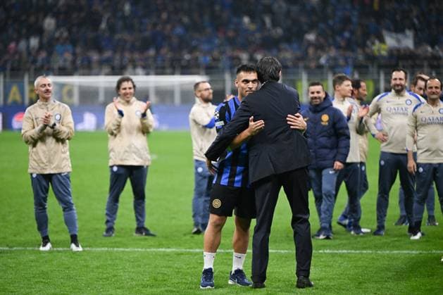 FC Internazionale Milano v FC Barcelona, Barca - UEFA Champions League 2024 25 Semi Final Second Leg Lautaro Martinez of FC Inter and Simone Inzaghi of FC Inter celebrate after a victory during the UEFA Champions League Semi-finals second leg match between FC Internazionale and FC Barcelona at Giuseppe Meazza San Siro Stadium in Milan, Italy, on May 6, 2025. Milano Italy  Copyright: xTizianoxBallabiox originalFilename:ballabio-interfci250506_npi6a.jpg