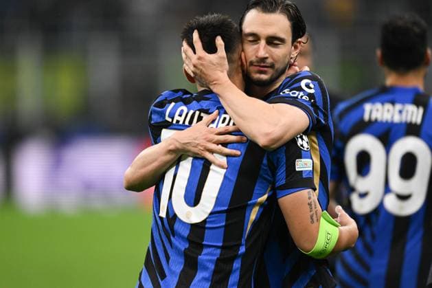 FC Internazionale Milano v FC Barcelona, Barca - UEFA Champions League 2024 25 Semi Final Second Leg Lautaro Martinez of FC Inter and Matteo Darmian of FC Inter celebrate after a victory during the UEFA Champions League Semi-finals second leg match between FC Internazionale and FC Barcelona at Giuseppe Meazza San Siro Stadium in Milan, Italy, on May 6, 2025. Milano Italy  Copyright: xTizianoxBallabiox originalFilename:ballabio-interfci250506_npc0F.jpg