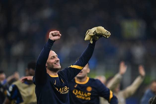 FC Internazionale Milano v FC Barcelona, Barca - UEFA Champions League 2024 25 Semi Final Second Leg Marko Arnautovic of FC Inter celebrates after a victory during the UEFA Champions League Semi-finals second leg match between FC Internazionale and FC Barcelona in Milan, Italy, on May 6, 2025, at Giuseppe Meazza San Siro Stadium. Milano Italy  Copyright: xTizianoxBallabiox originalFilename:ballabio-interfci250506_npPsm.jpg