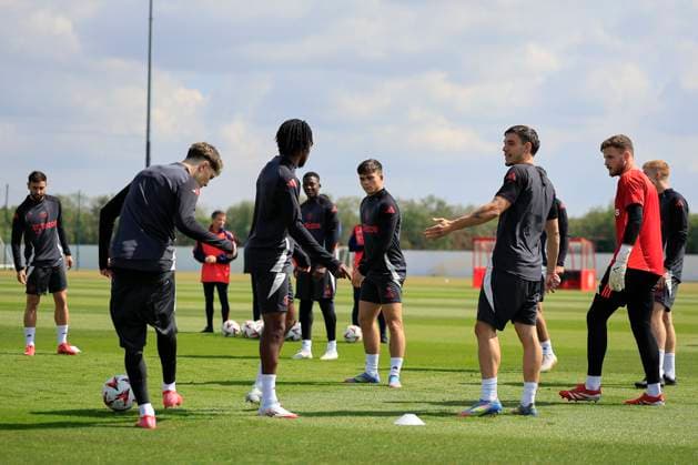 Manchester United, ManU 07 05 2025. Training Manchester United players during the Europa League training session for Manchester United at Carrington, Manchester, United Kingdom on 7 May 2025. Manchester Carrington United Kingdom Editorial use only , Copyright: xConorxMolloyx PSI-22029-0032