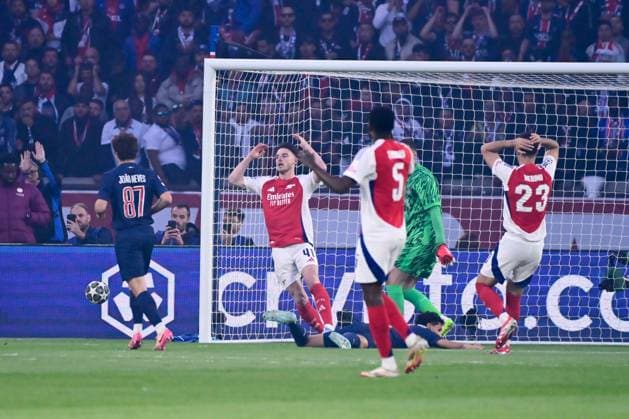 FOOTBALL : PSG vs Arsenal - Ligue des Champions - 07 05 2025 Declan Rice ( 41 - Arsenal FC ) looks dejected during the UEFA Champions League match between Paris Saint Germain and Arsenal FC at Parc Des Princes on May 07 , 2025 in Paris, France. ( Photo by Dante Badano PsnewZ ) - ParisFrance  Copyright: xx