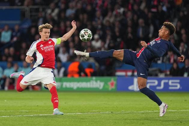 Desire Doue of PSG clears from Martin Odegaard of Arsenal Paris Saint-Germain v Arsenal, UEFA Champions League, Semi Final, Second Leg, Football, Parc des Princes, Paris, France - 07 May 2025 EDITORIAL USE ONLY No use with unauthorised audio, video, data, fixture lists, club league logos or live services. Online in-match use limited to 120 images, no video emulation. No use in betting, games or single club league player publications.  Copyright: xDavexWinter Shutterstockx 15288067al