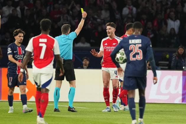 Declan Rice of Arsenal receives a yellow card Paris Saint-Germain v Arsenal, UEFA Champions League, Semi Final, Second Leg, Football, Parc des Princes, Paris, France - 07 May 2025 EDITORIAL USE ONLY No use with unauthorised audio, video, data, fixture lists, club league logos or live services. Online in-match use limited to 120 images, no video emulation. No use in betting, games or single club league player publications.  Copyright: xDavexWinter Shutterstockx 15288067aq