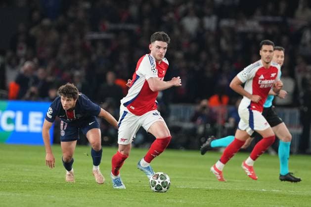 Declan Rice of Arsenal drives forward Paris Saint-Germain v Arsenal, UEFA Champions League, Semi Final, Second Leg, Football, Parc des Princes, Paris, France - 07 May 2025 EDITORIAL USE ONLY No use with unauthorised audio, video, data, fixture lists, club league logos or live services. Online in-match use limited to 120 images, no video emulation. No use in betting, games or single club league player publications.  Copyright: xDavexWinter Shutterstockx 15288067ba
